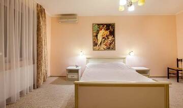 Фото номера Стандартный двухместный номер с 1 кроватью Отель Veles Hotel г. Днепр 5