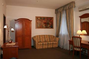 Фото номера Улучшенный двухместный номер с 1 кроватью Отель Hotel Academy г. Днепр 3