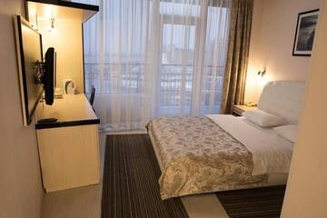 Фото номера Стандартный двухместный номер с 1 кроватью и балконом Отель Staybridge Mini-Hotel in Most City PANORAMIC RIVER VIEW г. Днепр 22