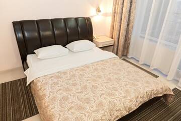 Фото номера Стандартный двухместный номер с 1 кроватью и балконом Отель Staybridge Mini-Hotel in Most City PANORAMIC RIVER VIEW г. Днепр 11