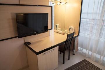 Фото номера Стандартный двухместный номер с 1 кроватью и балконом Отель Staybridge Mini-Hotel in Most City PANORAMIC RIVER VIEW г. Днепр 9
