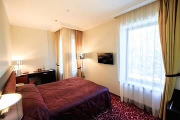 Фото номера Бюджетный двухместный номер с 1 кроватью Отель Menorah Hotel г. Днепр 5