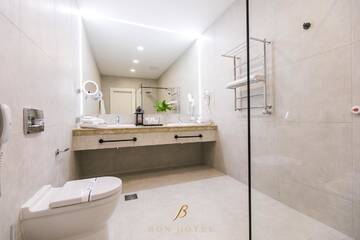 Фото номера Полулюкс Делюкс Отель Bon Hotel г. Днепр 15