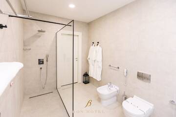Фото номера Полулюкс Делюкс Отель Bon Hotel г. Днепр 14