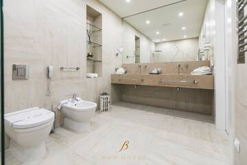 Фото номера Представительский люкс Отель Bon Hotel г. Днепр 13