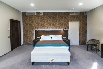 Фото номера Представительский люкс Отель Bon Hotel г. Днепр 11
