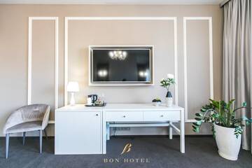 Фото номера Полулюкс Делюкс Отель Bon Hotel г. Днепр 6