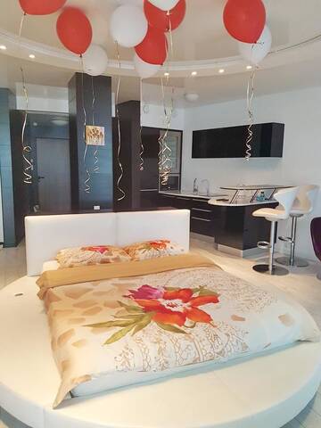 Фото номера Апартаменты в пентхаусе Апарт-отели Best Apartments in Most City г. Днепр 6