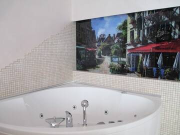 Фото номера Люкс с гидромассажной ванной, балконом и видом на реку Апарт-отели Most City Apart-Hotel г. Днепр 4