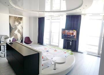 Фото номера Роскошный люкс с балконом и видом на реку Апарт-отели Most City Apart-Hotel г. Днепр 6