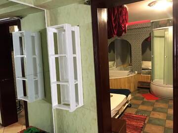 Фото номера Номер с кроватью размера &quot;king-size&quot; и гидромассажной ванной Отель Mamba Hotel г. Днепр 16