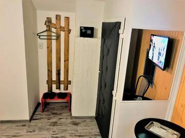 Фото номера Улучшенный номер с кроватью размера «king-size» Отель Mamba Hotel г. Днепр 7