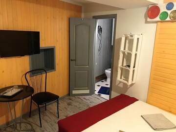 Фото номера Улучшенный номер с кроватью размера «king-size» Отель Mamba Hotel г. Днепр 9
