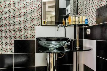 Фото номера Апартаменты с 1 спальней Апартаменты Cozy Apartment in Most City Center г. Днепр 51