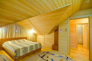 Фото номера Трехместный номер Отель Hutor Hotel г. Днепр 3