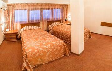 Фото номера Двухместный номер с 2 отдельными кроватями Отель Hutor Hotel г. Днепр 3