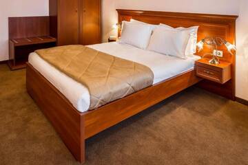 Фото номера Семейный люкс с балконом Отель Hutor Hotel г. Днепр 11