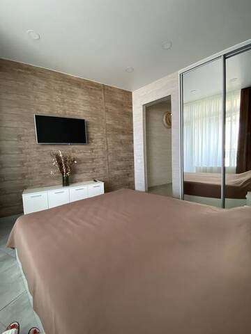 Фото номера Роскошный четырехместный номер Апартаменты Soul City Apart Hotel г. Днепр 12