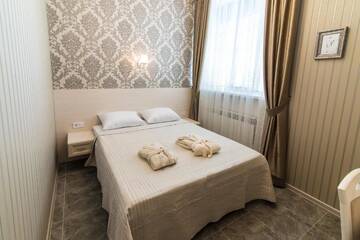 Фото номера Улучшенный двухместный номер с 1 кроватью Мини-отель L.O.Y Family Hotel г. Днепр 16