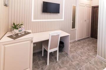 Фото номера Улучшенный двухместный номер с 1 кроватью Мини-отель L.O.Y Family Hotel г. Днепр 19