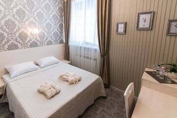 Фото номера Улучшенный двухместный номер с 1 кроватью Мини-отель L.O.Y Family Hotel г. Днепр 7