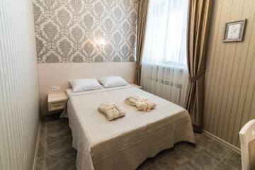 Фото номера Улучшенный двухместный номер с 1 кроватью Мини-отель L.O.Y Family Hotel г. Днепр 9