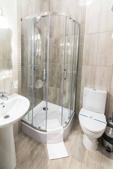 Фото номера Улучшенный двухместный номер с 1 кроватью Мини-отель L.O.Y Family Hotel г. Днепр 10