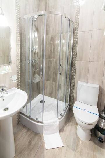 Фото номера Улучшенный двухместный номер с 1 кроватью Мини-отель L.O.Y Family Hotel г. Днепр 15