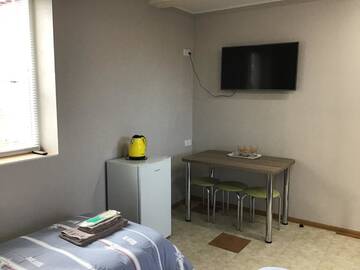 Фото номера Трехместный номер с собственной ванной комнатой Отель Come Inn г. Днепр 4