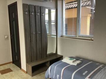 Фото номера Трехместный номер с собственной ванной комнатой Отель Come Inn г. Днепр 5