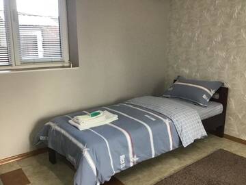 Фото номера Трехместный номер с собственной ванной комнатой Отель Come Inn г. Днепр 3