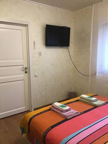 Фото номера Двухместный номер с 1 кроватью и общей ванной комнатой Отель Come Inn г. Днепр 5