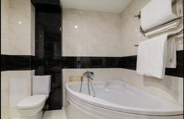 Фото номера Апартаменты с 2 спальнями Апартаменты Luxury 2-bedroom Most City Area, center г. Днепр 18