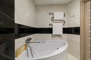 Фото номера Апартаменты с 2 спальнями Апартаменты Luxury 2-bedroom Most City Area, center г. Днепр 19