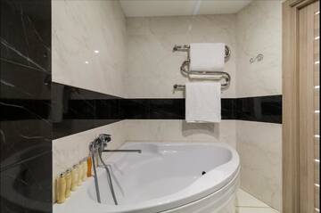Фото номера Апартаменты с 2 спальнями Апартаменты Luxury 2-bedroom Most City Area, center г. Днепр 24